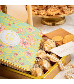 Cookies assortment, caramel chips, chocolate chips, apricot chips and plain butter - "Vegetal enchantment" 400g tin