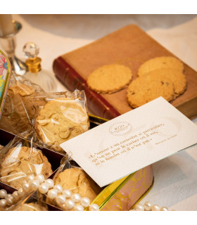 Cookies assortment, caramel chips, chocolate chips, apricot chips and plain butter - "Vegetal enchantment" 400g tin