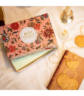 Biscuits sablés assortiment sablés nature, pépites de framboise et tout chocolat - boite métal "Une marquise à Chambord" 300g